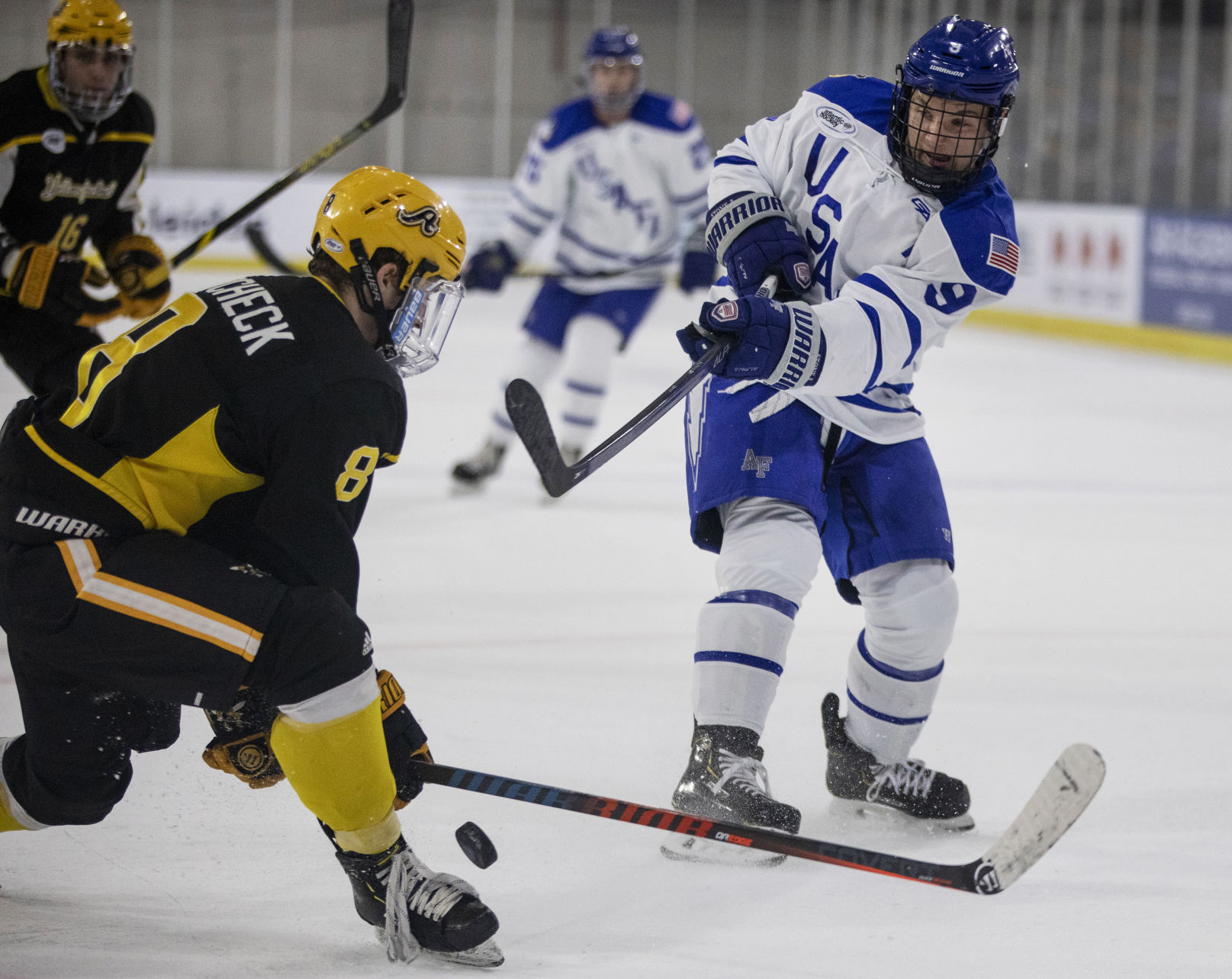 010520-s-airforcehockey 15.jpg